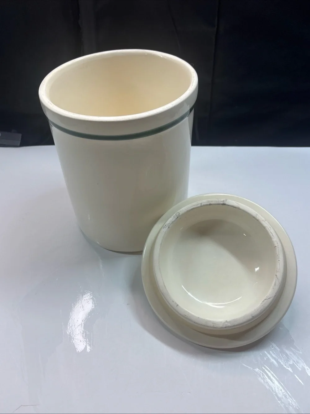Vintage Crock Shop Apple and Ivy Pottery Cookie Jar Santa Ana California